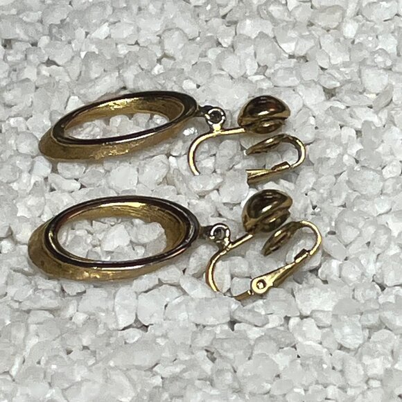 Vintage Crown Trifari Gold-Tone Oval Clip-On Dangle Earrings - Picture 4 of 7